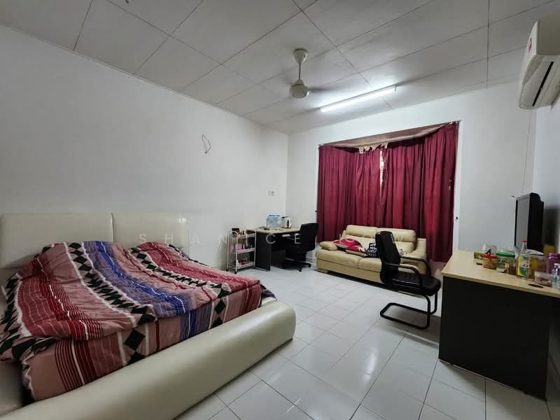 Rumah Teres 2 Tingkat untuk Dijual di Taman Puchong Tekali (Puchong) - Shanice Low - Bedroom - PropertyGuru.com.my