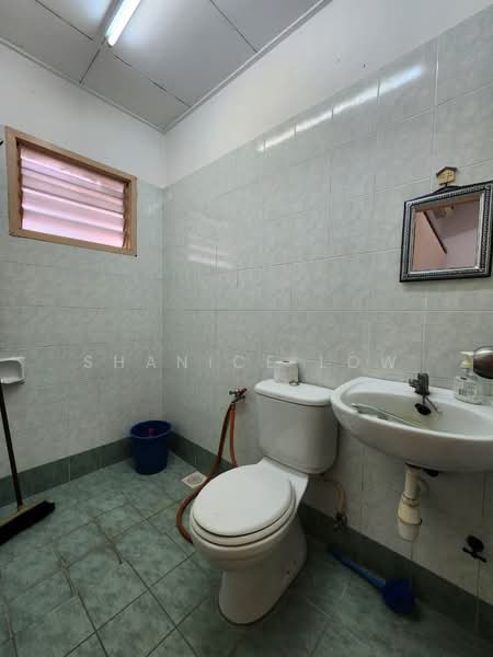 Rumah Teres 2 Tingkat untuk Dijual di Taman Puchong Tekali (Puchong) - Shanice Low - Bathroom - PropertyGuru.com.my