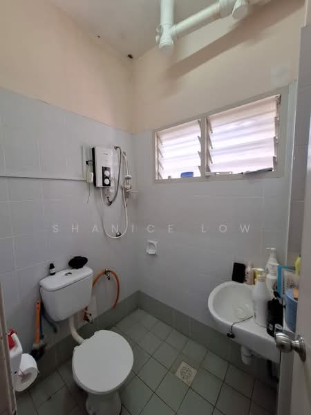 Rumah Teres 2 Tingkat untuk Dijual di Taman Puchong Tekali (Puchong) - Shanice Low - Bathroom - PropertyGuru.com.my