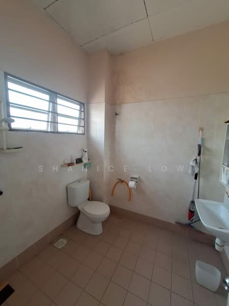 Rumah Teres 2 Tingkat untuk Dijual di Taman Puchong Tekali (Puchong) - Shanice Low - Bathroom - PropertyGuru.com.my