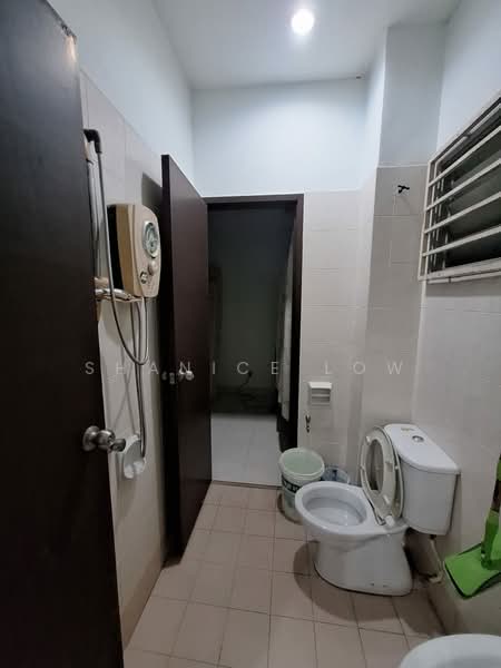 Rumah Teres 2 Tingkat untuk Dijual di Taman Puchong Tekali (Puchong) - Shanice Low - Bathroom - PropertyGuru.com.my