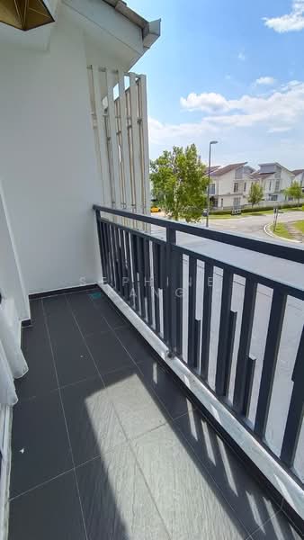 Rumah Berkembar untuk Disewa di Rawang (Selangor) - Sephine Kang - Balcony - PropertyGuru.com.my