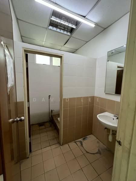 Factory for Rent in Balakong (Selangor) - David Lee - Bathroom - PropertyGuru.com.my