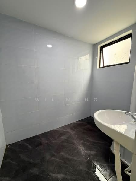 Flat for Sale at Flat Bandar Selesa Jaya @ Jalan Silat Gayong - Wil Mong - Bathroom - PropertyGuru.com.my