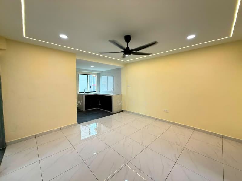 Flat for Sale at Flat Bandar Selesa Jaya @ Jalan Silat Gayong - Wil Mong - Living Room - PropertyGuru.com.my