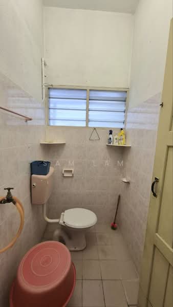Rumah Teres 2 Tingkat untuk Dijual di Taman Canning (Ipoh) - Sam Lam - Bathroom - PropertyGuru.com.my