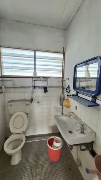 Rumah Teres 2 Tingkat untuk Dijual di Taman Canning (Ipoh) - Sam Lam - Bathroom - PropertyGuru.com.my