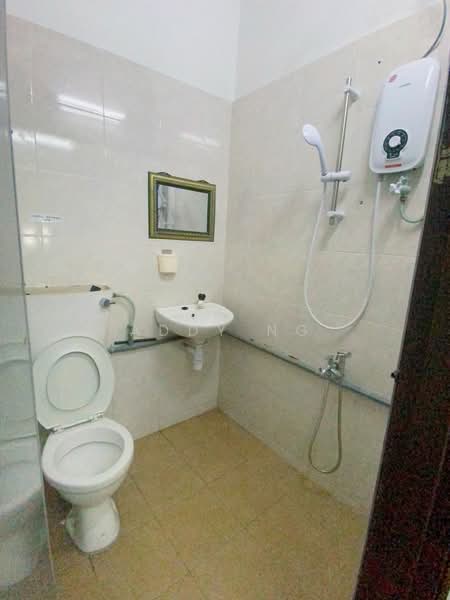 2-storey Terraced House for Sale in Taman Connaught (Cheras) - Addy Ng - Bathroom - PropertyGuru.com.my