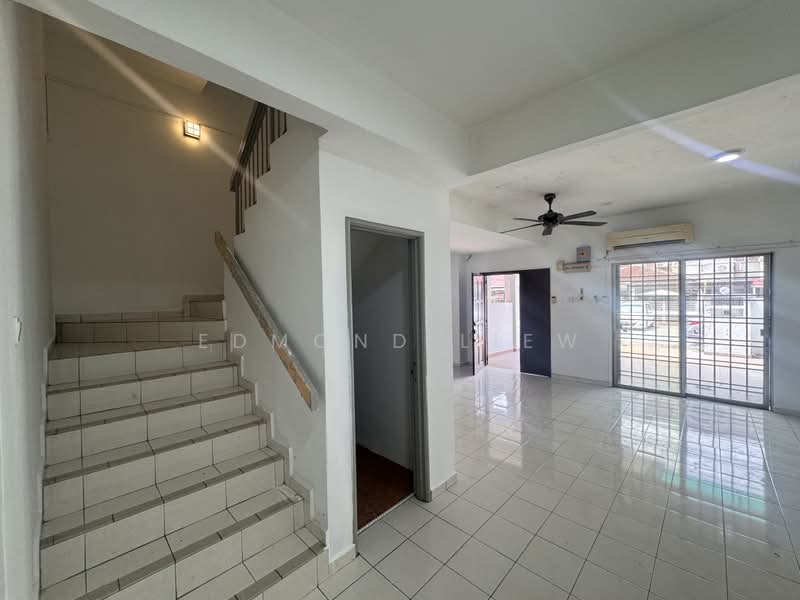 2.5-storey Terraced House for Sale in Bandar Mahkota Cheras (Cheras) - Edmond Liew - Living Room - PropertyGuru.com.my