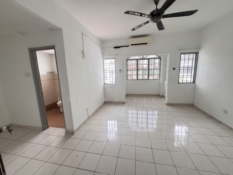 2.5-storey Terraced House for Sale in Bandar Mahkota Cheras (Cheras) - Edmond Liew - Living Room - PropertyGuru.com.my