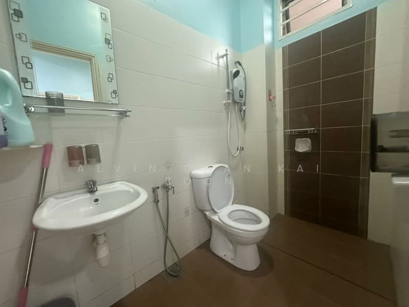 Semi-Detached House for Sale in Taman Saujana Permai (Bukit Katil) - Alvin Chan Kai Boon - Bathroom - PropertyGuru.com.my