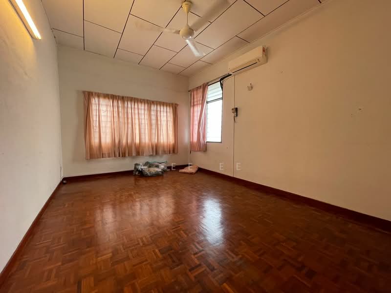 Semi-Detached House for Sale in Island Glades (Jelutong) - A Ee Ee - Living Room - PropertyGuru.com.my