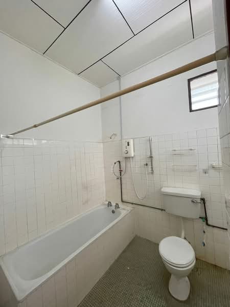 Semi-Detached House for Sale in Island Glades (Jelutong) - A Ee Ee - Bathroom - PropertyGuru.com.my