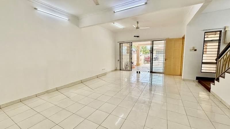 2-storey Terraced House for Sale in Kemuning Utama (Shah Alam) - CY Wong - Living Room - PropertyGuru.com.my