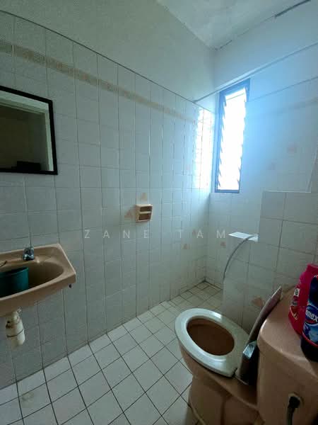 Pangsapuri untuk Dijual di Lavinia Apartments - Zane Tam - Bathroom - PropertyGuru.com.my
