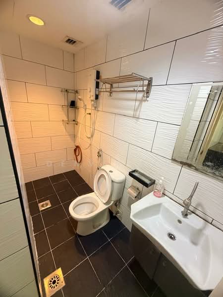 3-storey Terraced House for Sale in Lake Fields (Sungai Besi) - Denver Sin - Bathroom - PropertyGuru.com.my