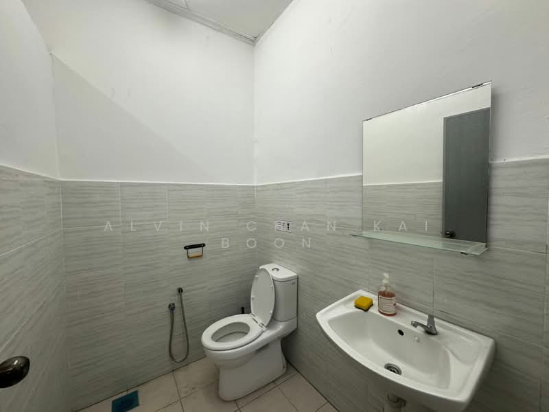 Shop for Sale in Melaka City (Melaka) - Alvin Chan Kai Boon - Bathroom - PropertyGuru.com.my