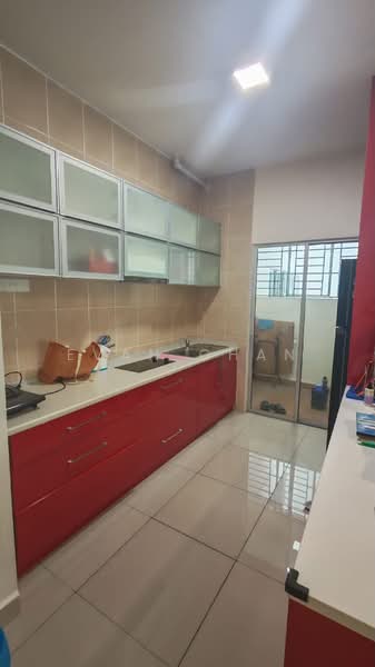 Kediaman Servis untuk Dijual di OUG Parklane - Evan Chan - Kitchen - PropertyGuru.com.my