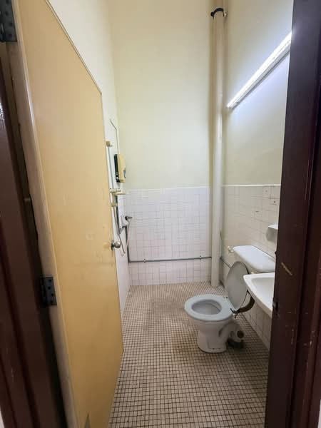 1-storey Terraced House for Sale in Perling (Johor) - Carson . - Bathroom - PropertyGuru.com.my