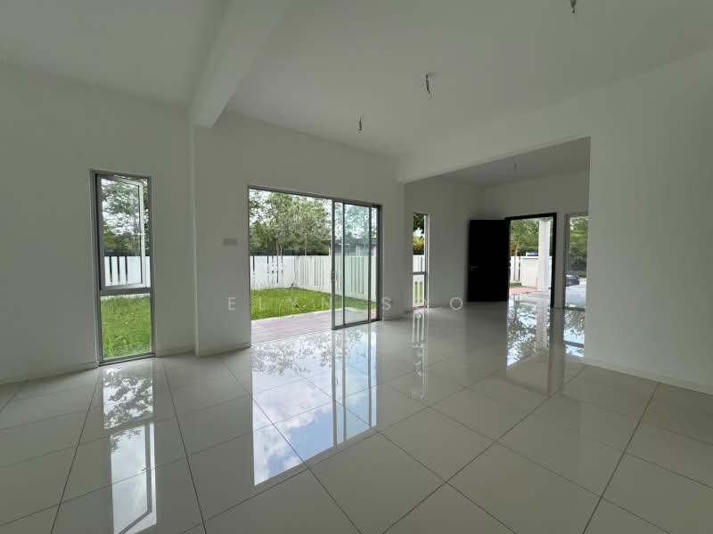 Rumah Teres 2 Tingkat untuk Dijual di Bandar Tropicana Aman (Telok Panglima Garang) - Elyn Soo - Living Room - PropertyGuru.com.my