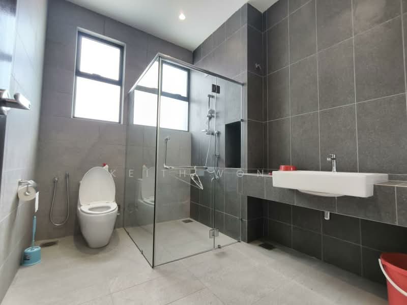 Semi-Detached House for Sale in Taman Gaya (Ulu Tiram) - Keith Wong - Bathroom - PropertyGuru.com.my