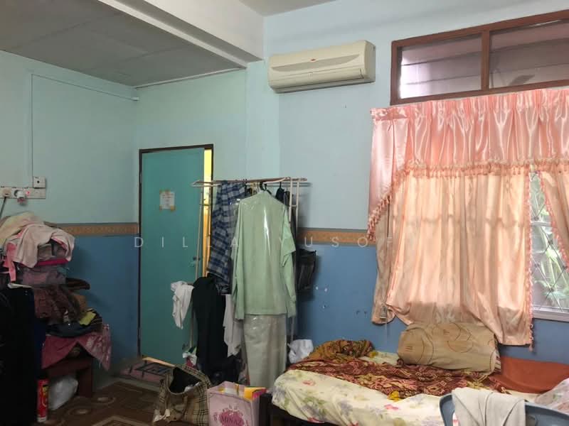 Bungalow for Sale in Taman Rashidah Utama (Seremban) - DILLA YUSOFF - Bedroom - PropertyGuru.com.my