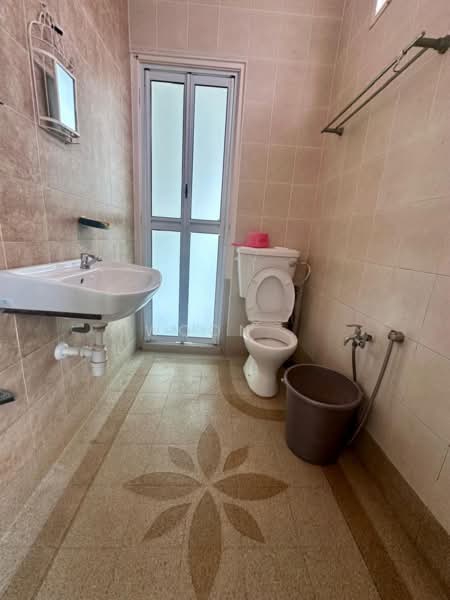 2-storey Terraced House for Sale in Taman Semabok Perdana (Semabok) - Woon . - Bathroom - PropertyGuru.com.my