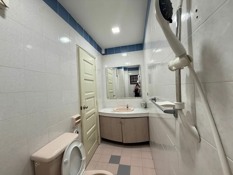 Condominium for Rent at The Golden Coast - Joanne How - Bathroom - PropertyGuru.com.my