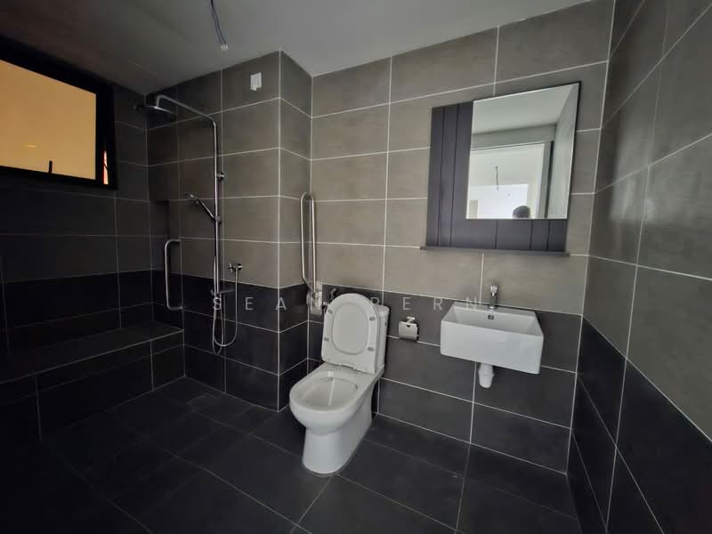Service Residence for Sale at D'Clover Residences - Sean Pern - Bathroom - PropertyGuru.com.my