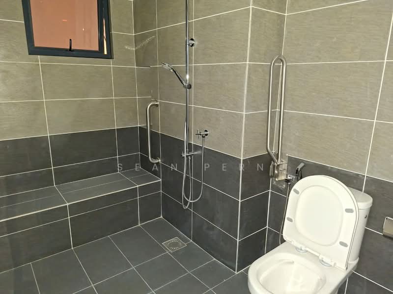 Service Residence for Sale at D'Clover Residences - Sean Pern - Bathroom - PropertyGuru.com.my