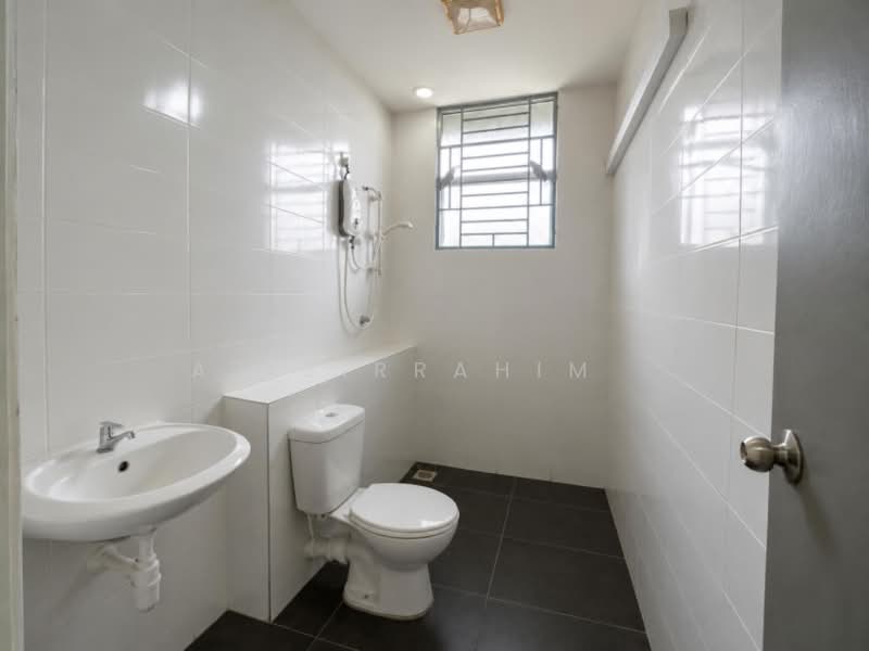 Rumah Teres 3-Tingkat untuk Dijual di Bandar Baru Bangi (Selangor) - Azizirrahim . - Bathroom - PropertyGuru.com.my