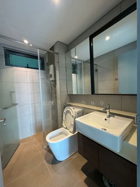 Servis Apartment untuk Disewa di Three33 Residence - May Liong - Bathroom - PropertyGuru.com.my