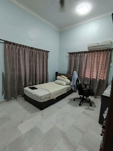 Rumah Banglo untuk Dijual di Taman Kebun Teh (Johor Bahru) - Jack Ching - Bedroom - PropertyGuru.com.my