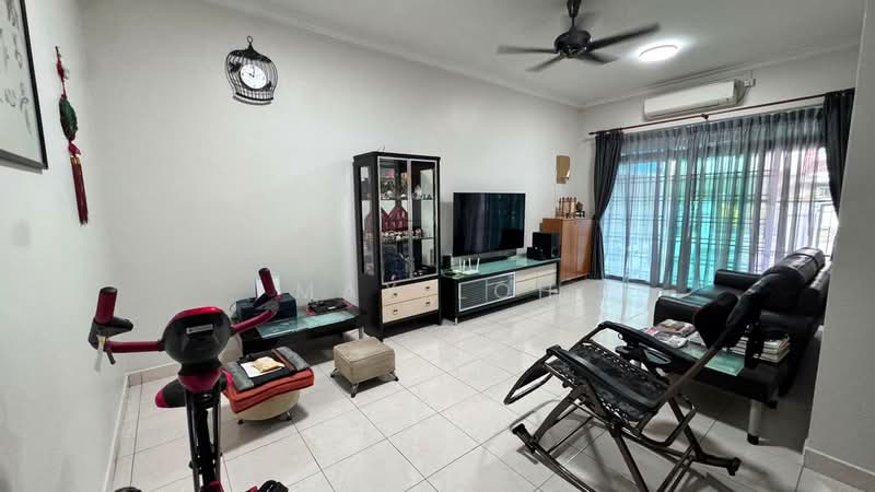 1.5-storey Terraced House for Sale in Taman Gaya (Ulu Tiram) - Max Loh - Living Room - PropertyGuru.com.my