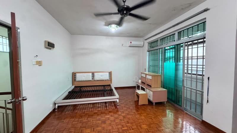 1.5-storey Terraced House for Sale in Taman Gaya (Ulu Tiram) - Max Loh - Bedroom - PropertyGuru.com.my