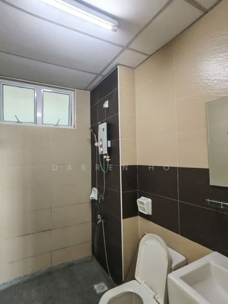 Pangsapuri untuk Disewa di Perling Heights Apartments - Darren Ho - Bathroom - PropertyGuru.com.my