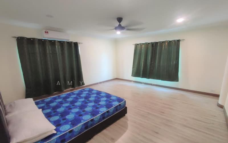 Bungalow for Rent in Sultan Abdul Aziz Shah Golf & Country Club (Shah Alam) - Amy Oktavia - Bedroom - PropertyGuru.com.my