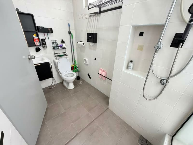 Semi-Detached House for Sale in Taman Anggun (Rawang) - SK Luk - Bathroom - PropertyGuru.com.my