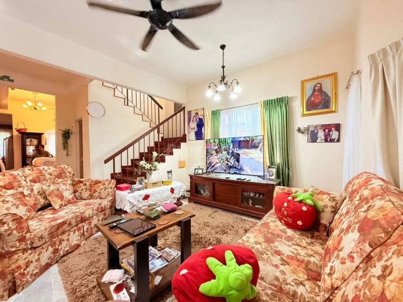 Bungalow for Sale in Taman Rasah Kemayan (Rasah) - Rena Rahman - Living Room - PropertyGuru.com.my