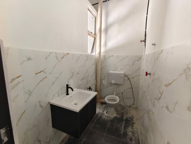 Tanah Komersial untuk Disewa di (Bukit Sentosa 2) Seksyen Bs2 (Serendah) - SK Luk - Bathroom - PropertyGuru.com.my