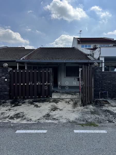 1.5-storey Terraced House for Sale in Sea Park (Petaling Jaya) - Hwa Kong Ding - Exterior - PropertyGuru.com.my
