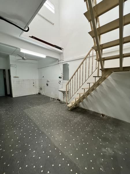 1.5-storey Terraced House for Sale in Sea Park (Petaling Jaya) - Hwa Kong Ding - Dining - PropertyGuru.com.my
