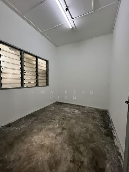 1.5-storey Terraced House for Sale in Sea Park (Petaling Jaya) - Hwa Kong Ding - Bedroom 3 - PropertyGuru.com.my