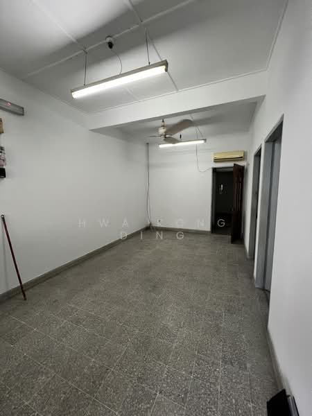 1.5-storey Terraced House for Sale in Sea Park (Petaling Jaya) - Hwa Kong Ding - Living Hall - PropertyGuru.com.my