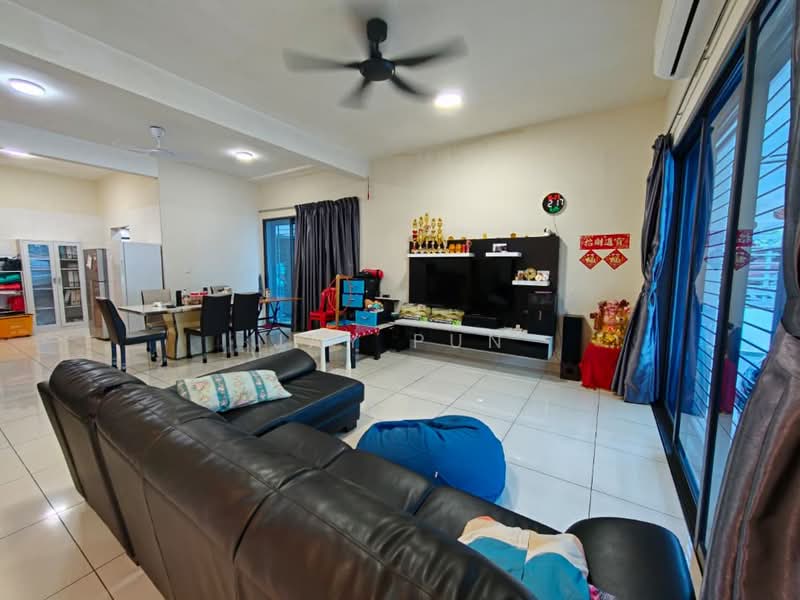 2-storey Terraced House for Sale in Taman Mount Austin (Tebrau) - Jay Pun - Living Room - PropertyGuru.com.my