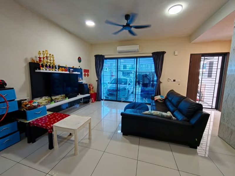 2-storey Terraced House for Sale in Taman Mount Austin (Tebrau) - Jay Pun - Living Room - PropertyGuru.com.my