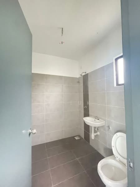 Semi-Detached House for Sale in Taman Scientex Rawang (Rawang) - SK Luk - Bathroom - PropertyGuru.com.my