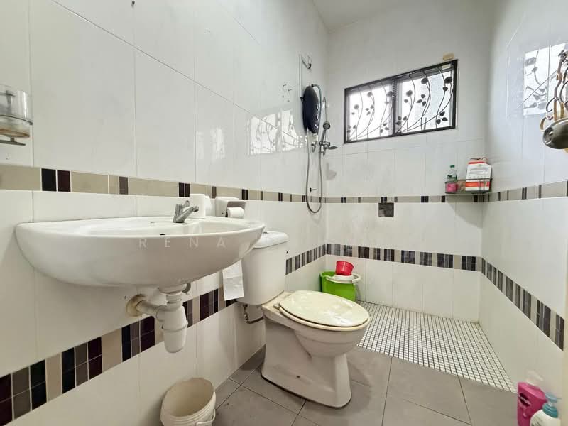 Rumah Berkembar untuk Dijual di Seremban (Negeri Sembilan) - Rena Rahman - Bathroom - PropertyGuru.com.my