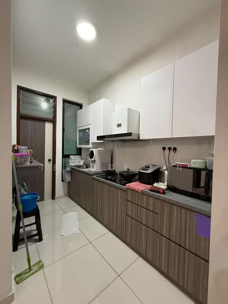 Service Residence for Sale at D'Summit Residences - Terence Tan - Kitchen - PropertyGuru.com.my