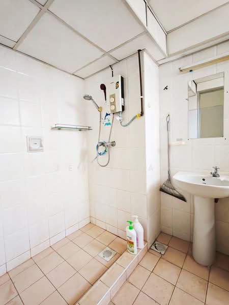 Condominium for Rent at Marina Bay Condominium - Jerry Tan - Bathroom - PropertyGuru.com.my